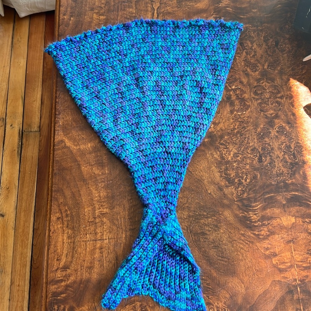 Knitted mermaid tail for kids